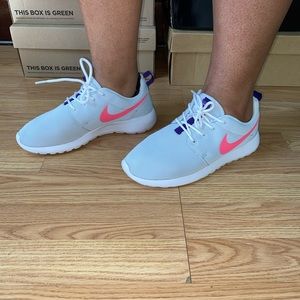 Nike Women Roshe One , Size 8